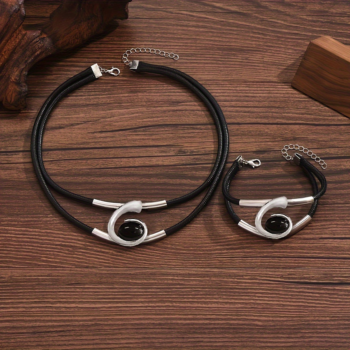 Jomana2 necklace and bracelet set