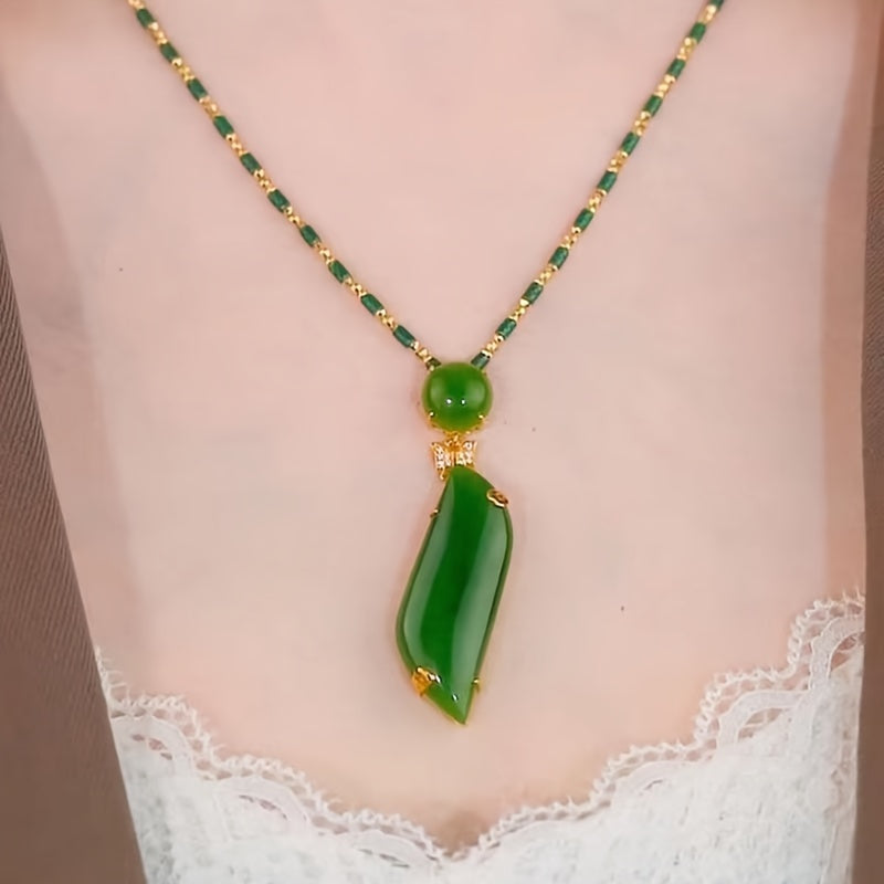 Elegant Vintage-Inspired Faux Emerald Pendant Necklace