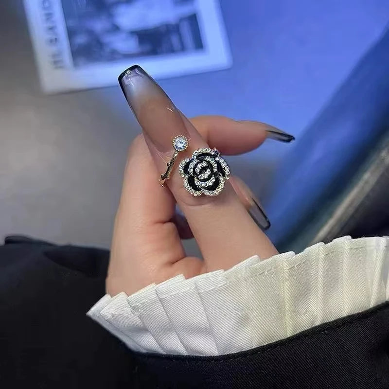 Hélène Rose Shaped Metal Opening Rings