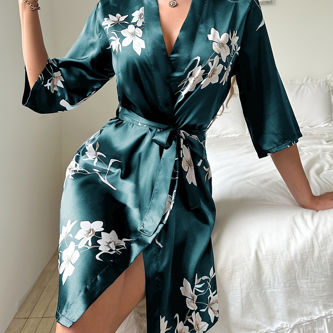 Laure2 Floral Night Satin Robe