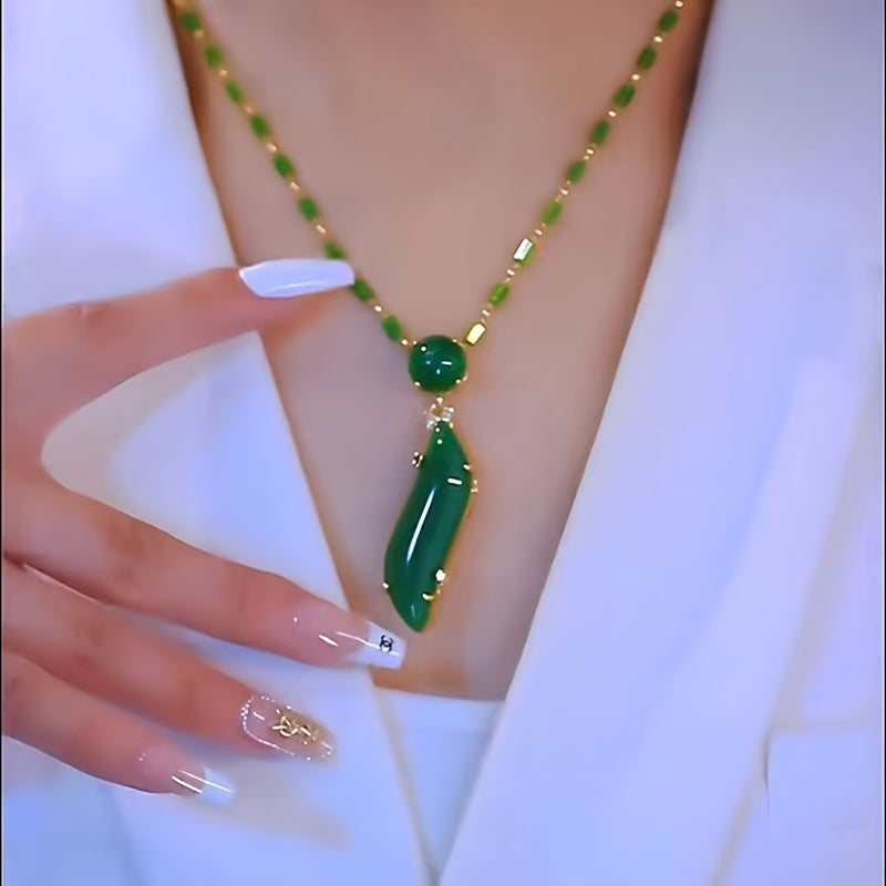 Elegant Vintage-Inspired Faux Emerald Pendant Necklace