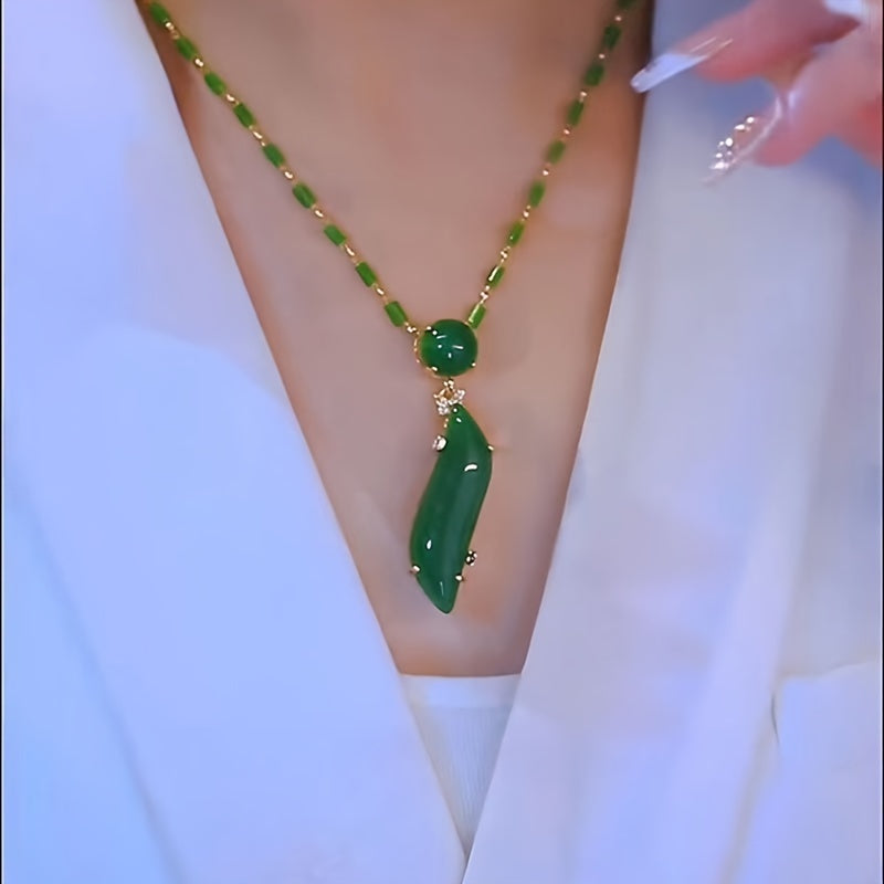 Elegant Vintage-Inspired Faux Emerald Pendant Necklace