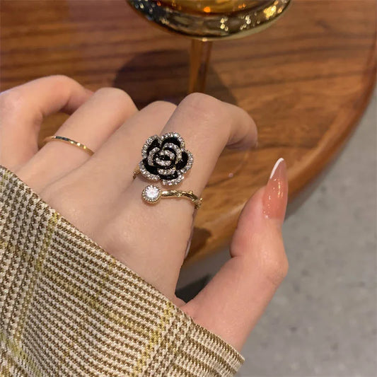 Hélène Rose Shaped Metal Opening Rings